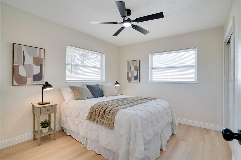 待售: $289,000 (2 贝兹, 1 浴室, 1083 平方英尺)