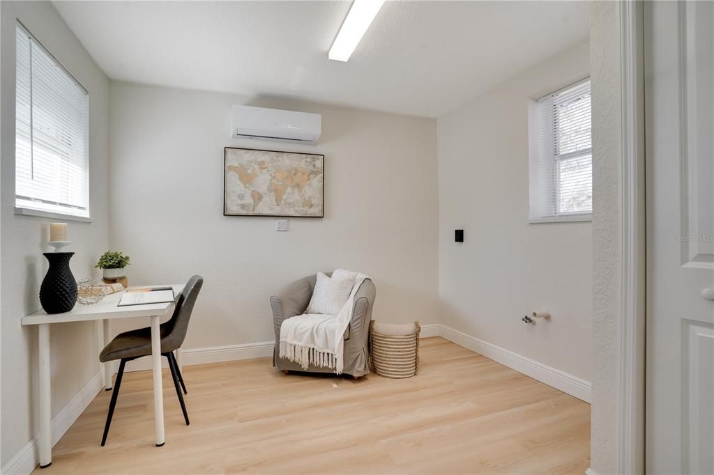 待售: $289,000 (2 贝兹, 1 浴室, 1083 平方英尺)