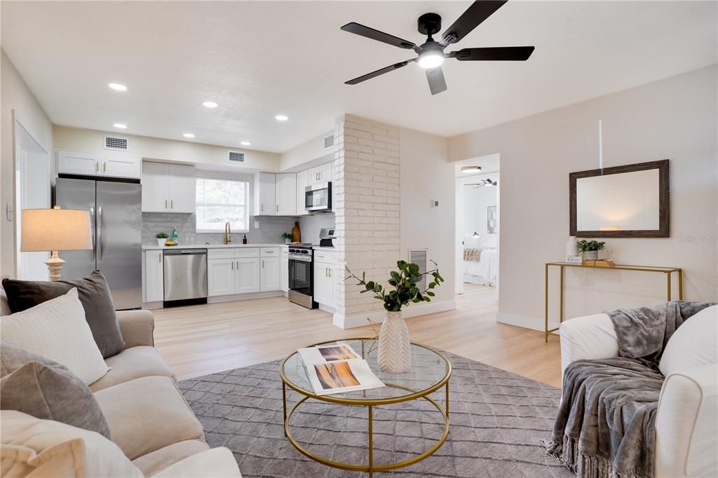 待售: $289,000 (2 贝兹, 1 浴室, 1083 平方英尺)