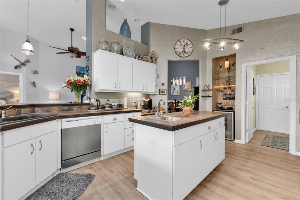 For Sale: $379,000 (2 beds, 2 baths, 1772 Square Feet)