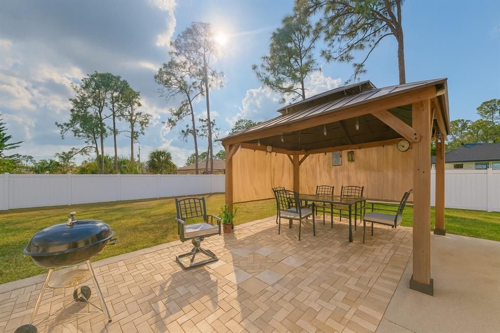 待售: $255,900 (2 贝兹, 2 浴室, 1120 平方英尺)