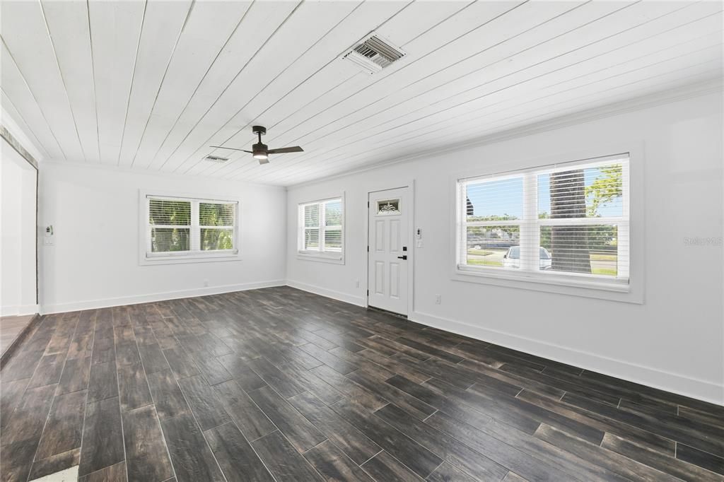 For Sale: $450,000 (3 beds, 2 baths, 1680 Square Feet)