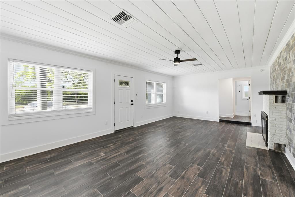 For Sale: $450,000 (3 beds, 2 baths, 1680 Square Feet)