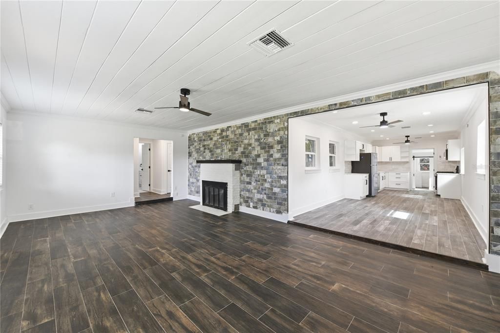 For Sale: $450,000 (3 beds, 2 baths, 1680 Square Feet)