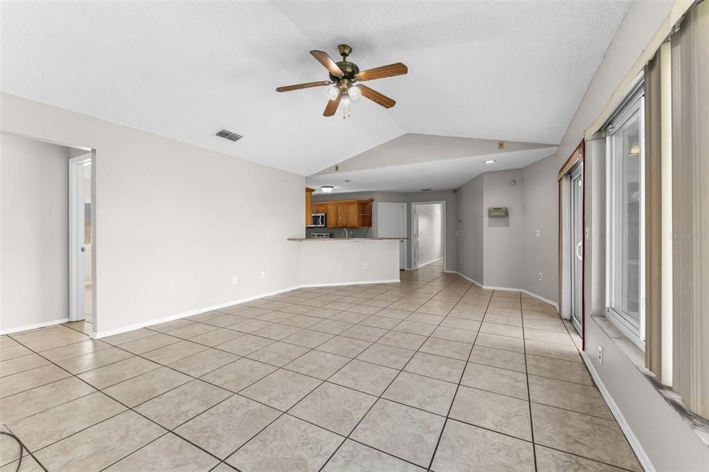 For Sale: $425,000 (4 beds, 3 baths, 2100 Square Feet)