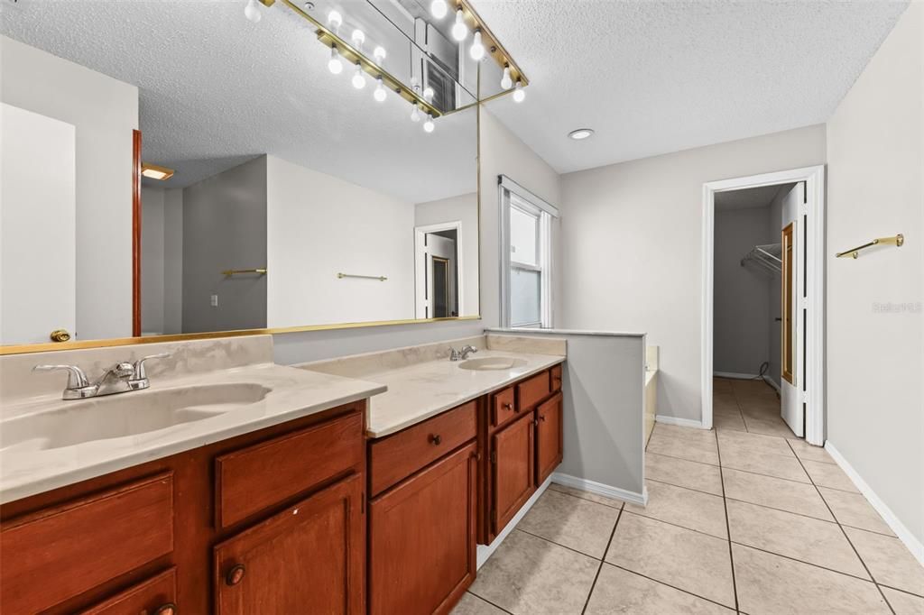 For Sale: $425,000 (4 beds, 3 baths, 2100 Square Feet)