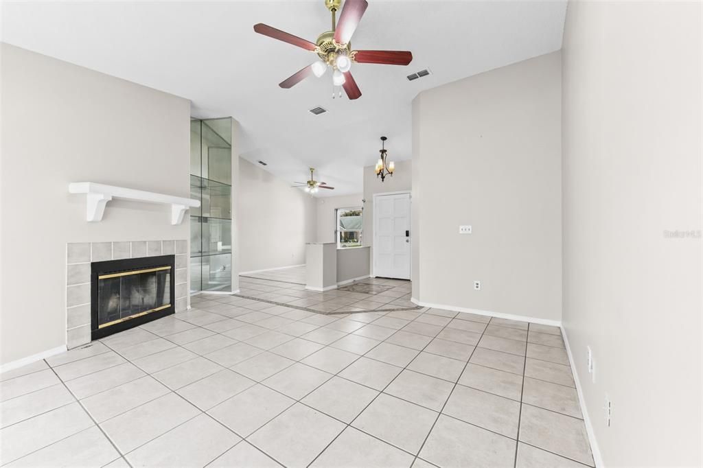 For Sale: $425,000 (4 beds, 3 baths, 2100 Square Feet)