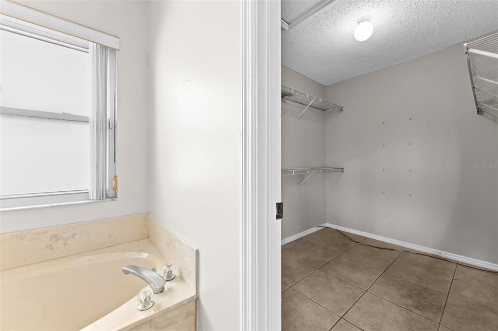 For Sale: $425,000 (4 beds, 3 baths, 2100 Square Feet)