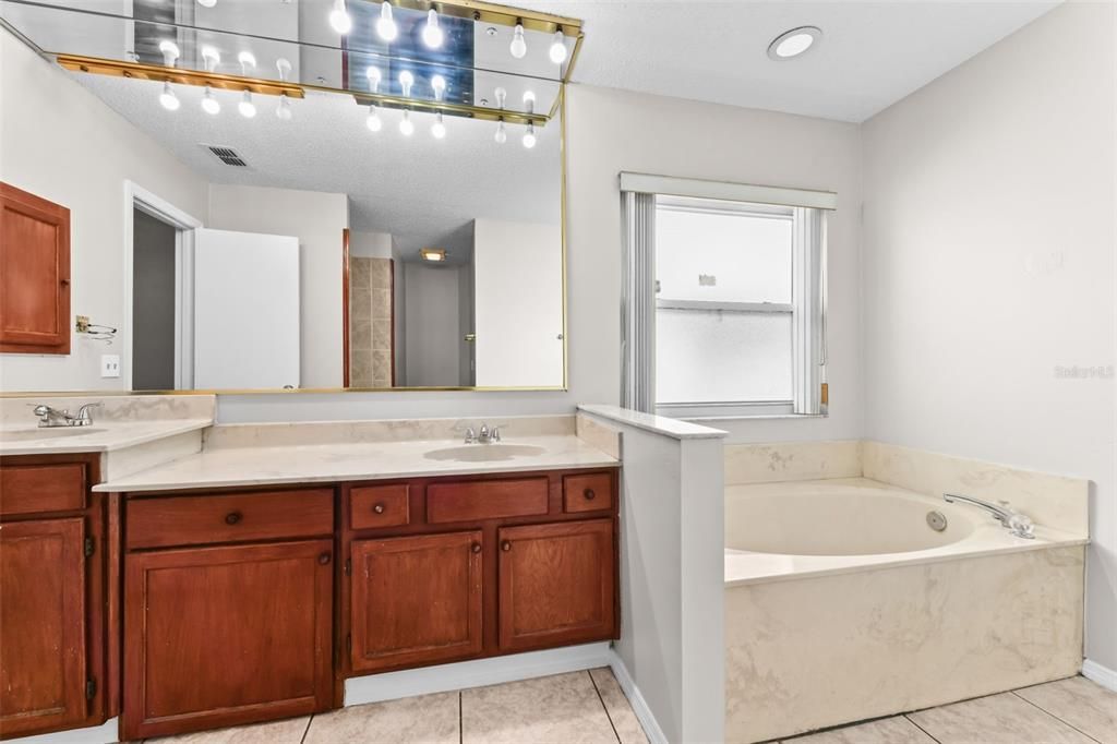 For Sale: $425,000 (4 beds, 3 baths, 2100 Square Feet)