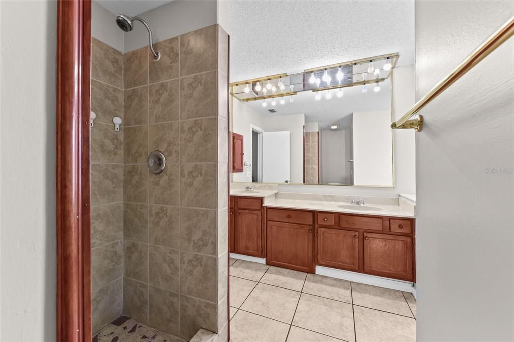 For Sale: $425,000 (4 beds, 3 baths, 2100 Square Feet)