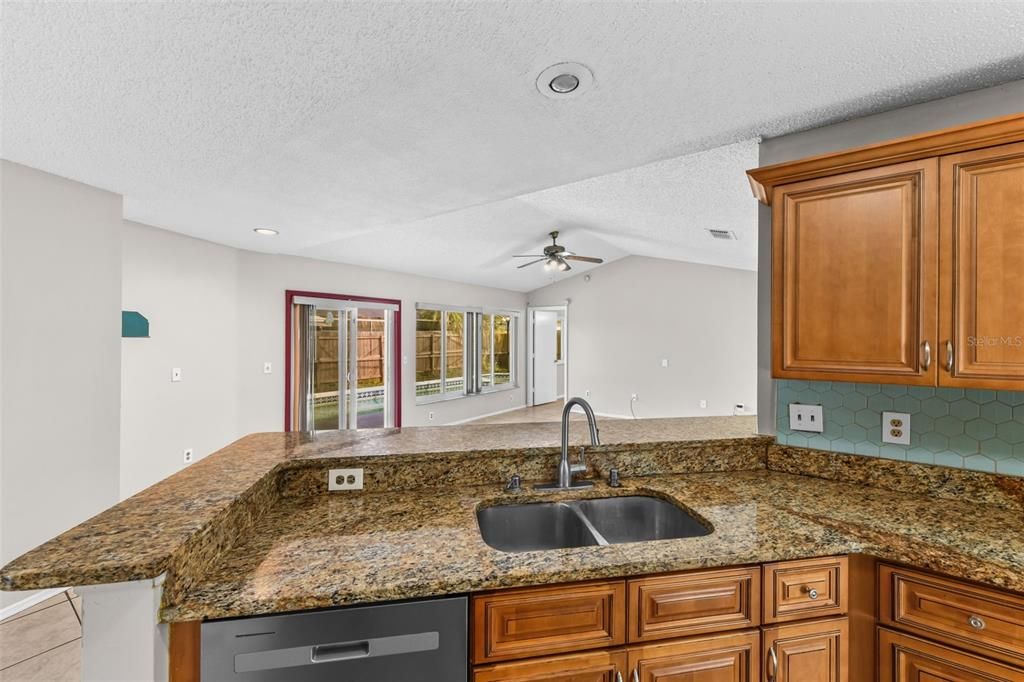 For Sale: $425,000 (4 beds, 3 baths, 2100 Square Feet)