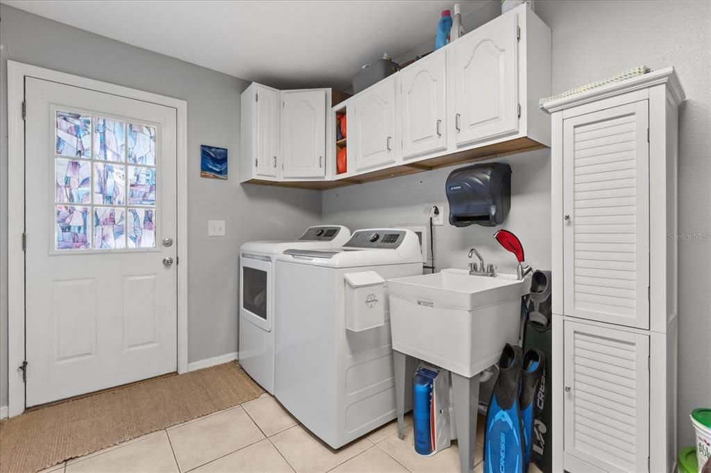 For Sale: $470,000 (3 beds, 2 baths, 2192 Square Feet)