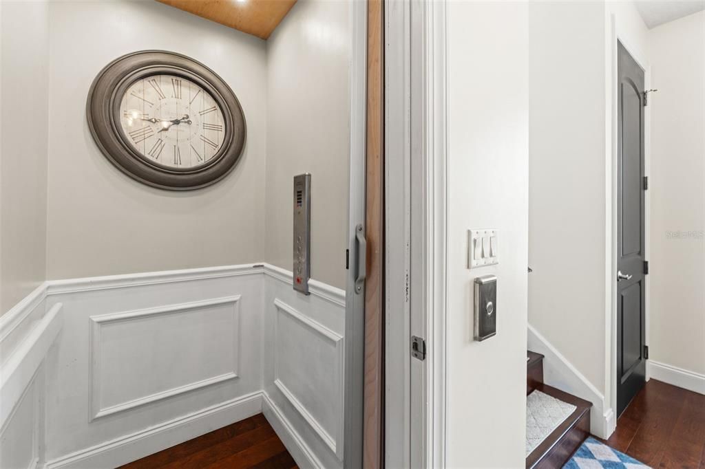 En Venta: $2,899,000 (4 camas, 3 baños, 3336 Pies cuadrados)