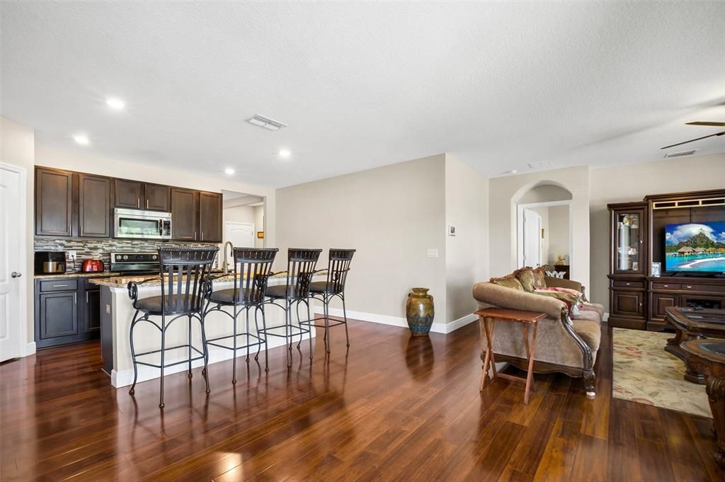 待售: $304,900 (4 贝兹, 2 浴室, 1851 平方英尺)