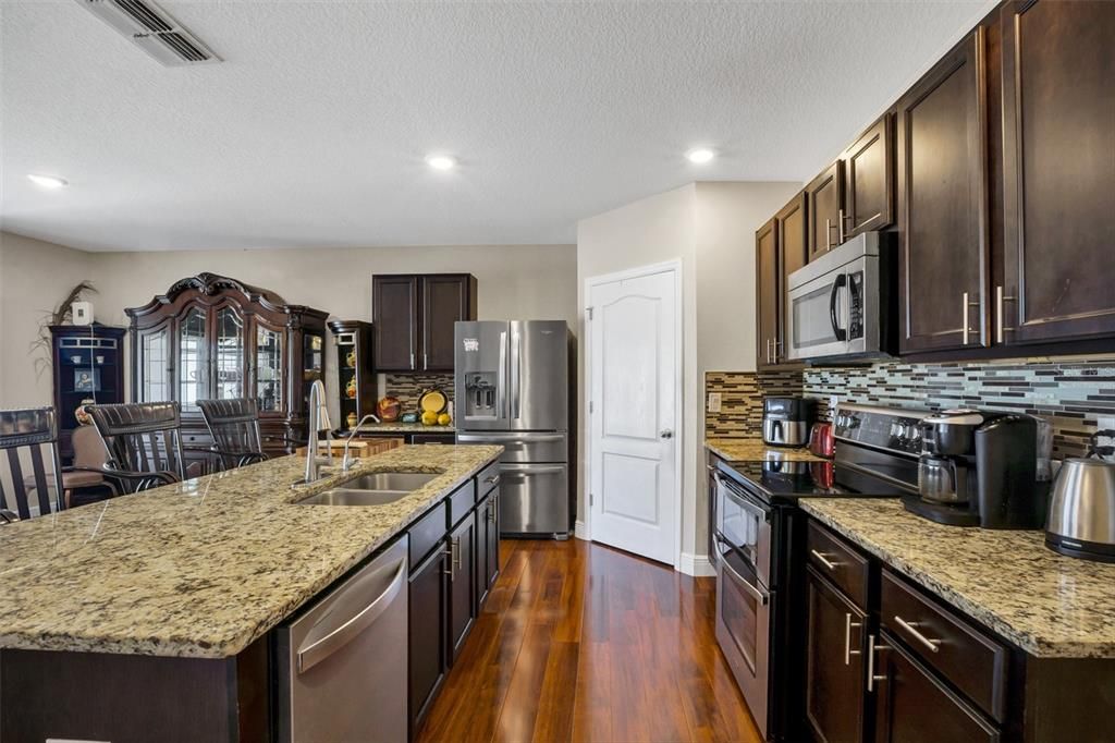 待售: $304,900 (4 贝兹, 2 浴室, 1851 平方英尺)