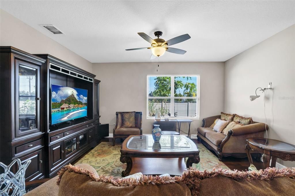 待售: $304,900 (4 贝兹, 2 浴室, 1851 平方英尺)