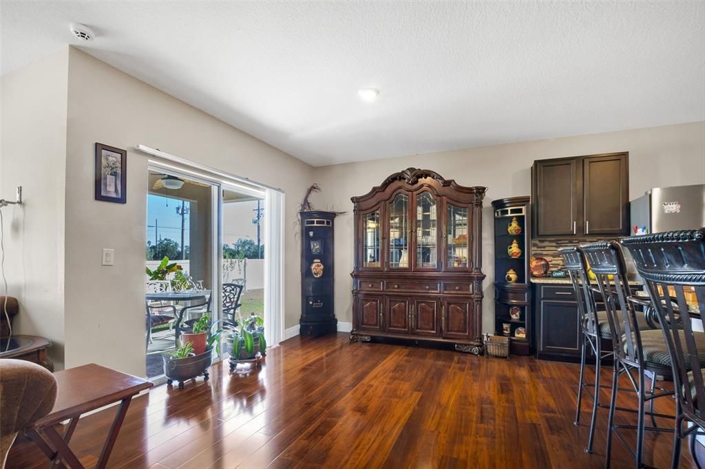 待售: $304,900 (4 贝兹, 2 浴室, 1851 平方英尺)