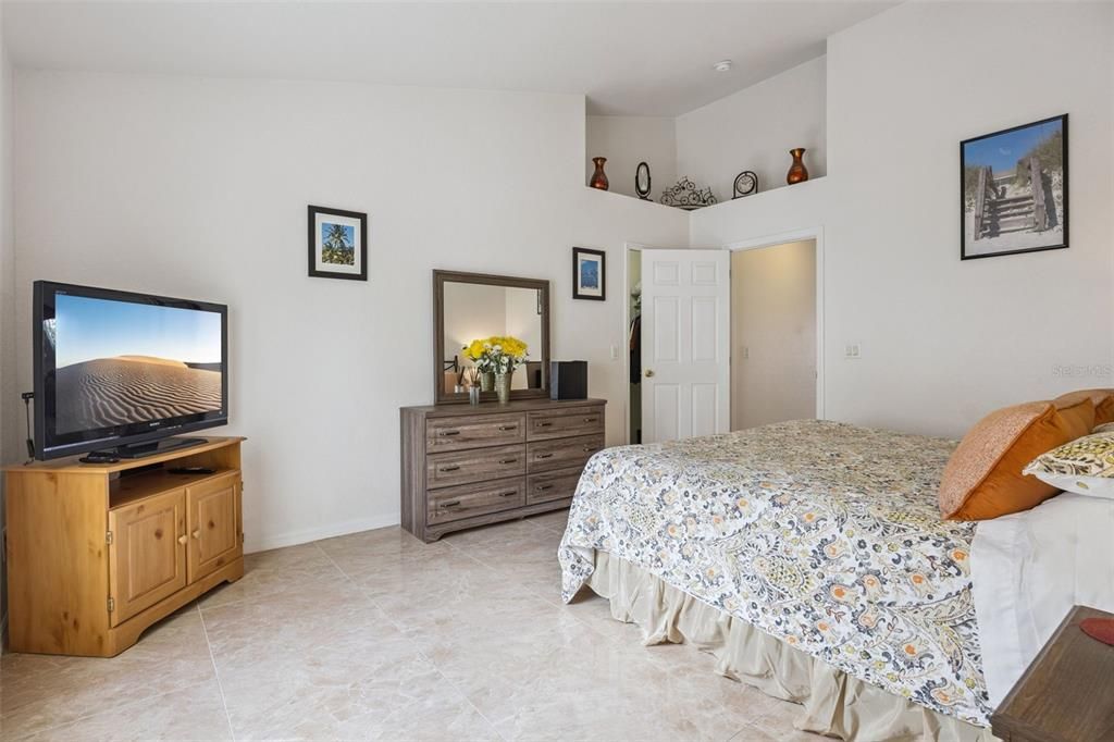 待售: $410,000 (4 贝兹, 2 浴室, 1700 平方英尺)