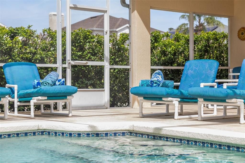 待售: $410,000 (4 贝兹, 2 浴室, 1700 平方英尺)