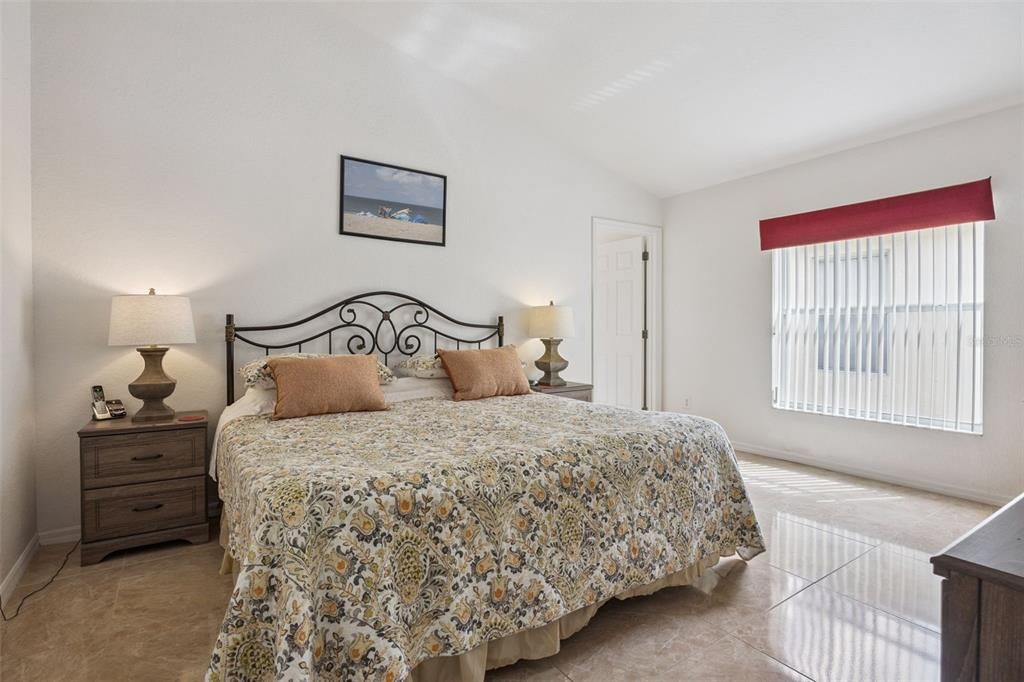 待售: $410,000 (4 贝兹, 2 浴室, 1700 平方英尺)