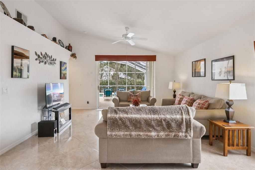 待售: $410,000 (4 贝兹, 2 浴室, 1700 平方英尺)