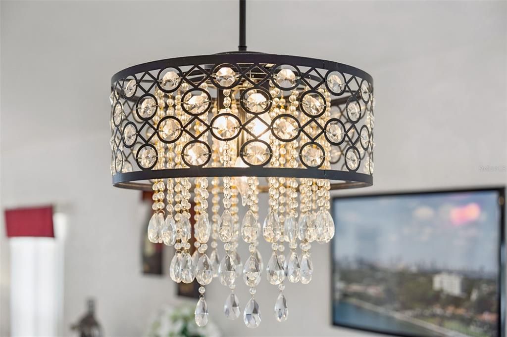 待售: $410,000 (4 贝兹, 2 浴室, 1700 平方英尺)