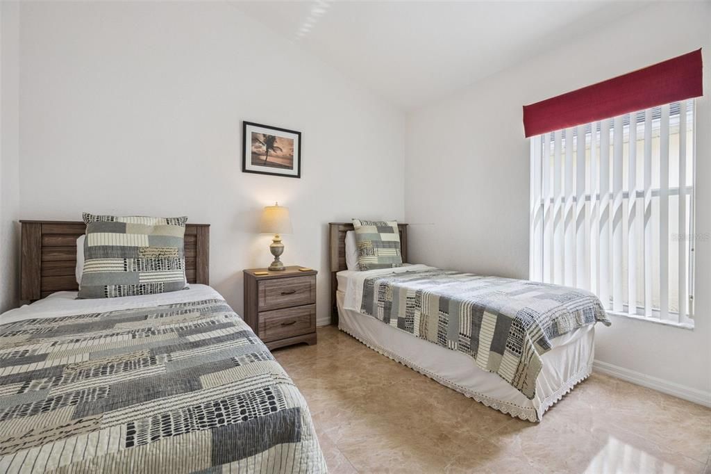 待售: $410,000 (4 贝兹, 2 浴室, 1700 平方英尺)