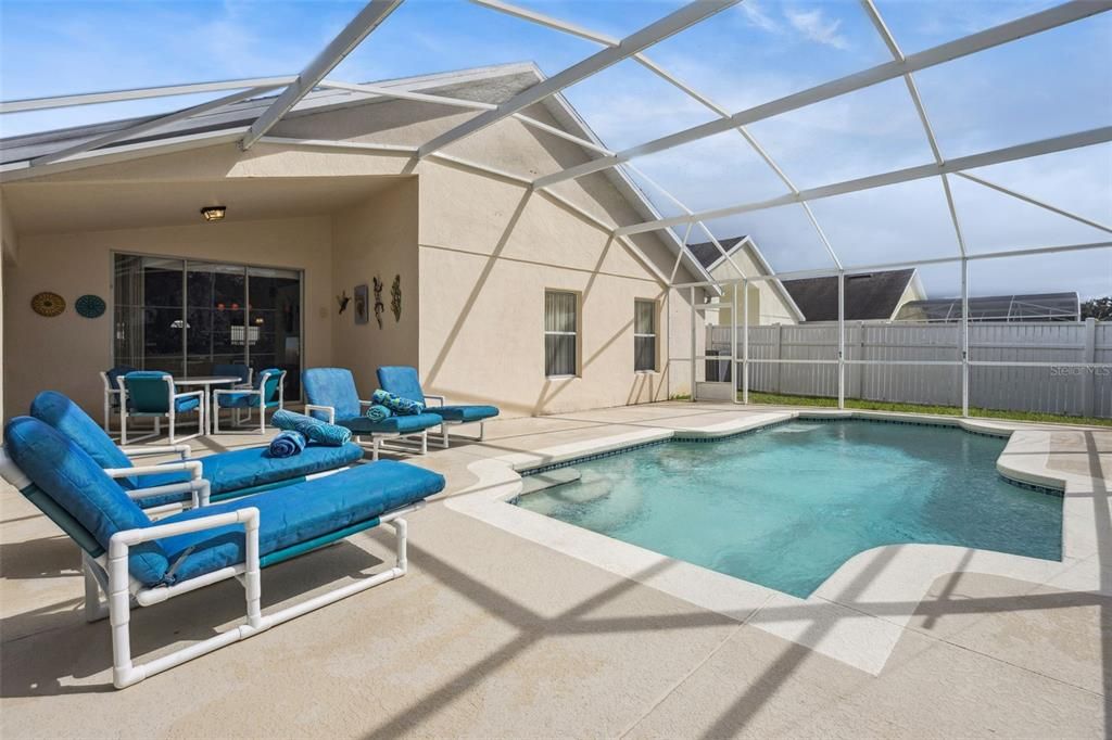 待售: $410,000 (4 贝兹, 2 浴室, 1700 平方英尺)