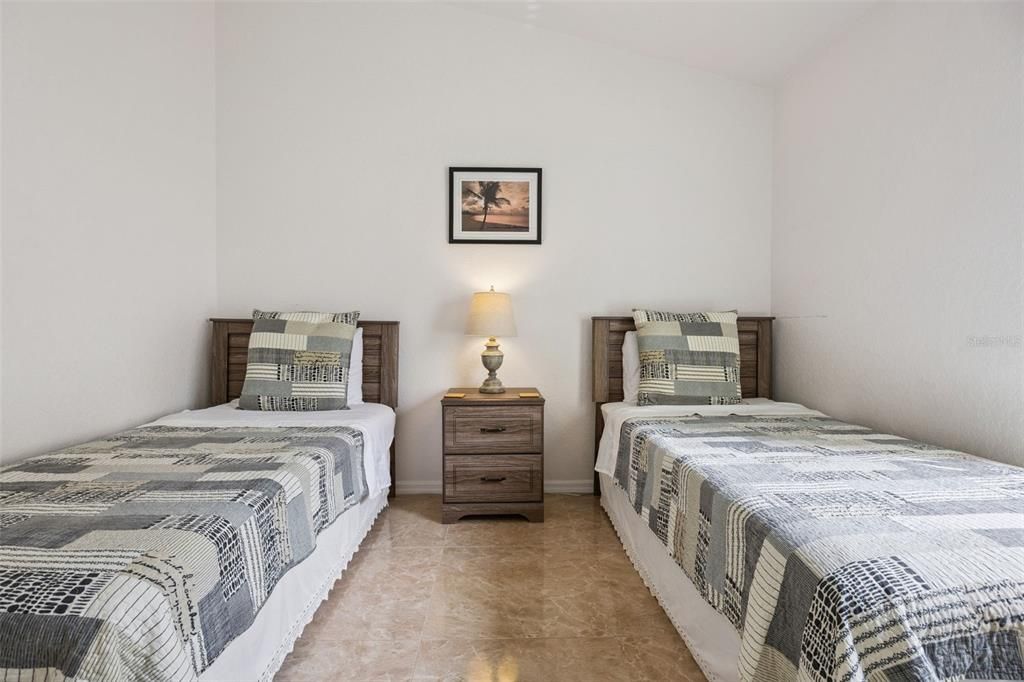 待售: $410,000 (4 贝兹, 2 浴室, 1700 平方英尺)