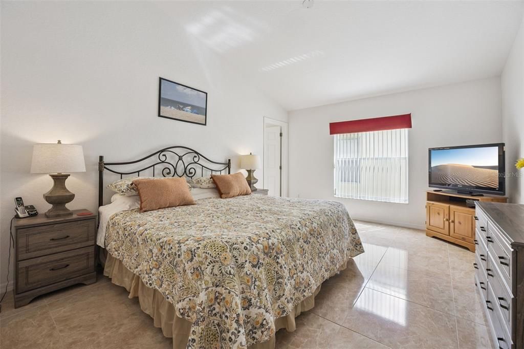 待售: $410,000 (4 贝兹, 2 浴室, 1700 平方英尺)