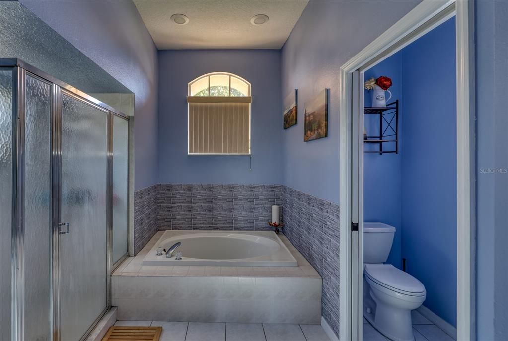 На продажу: $384,900 (3 спален, 2 ванн, 1892 Квадратных фут)