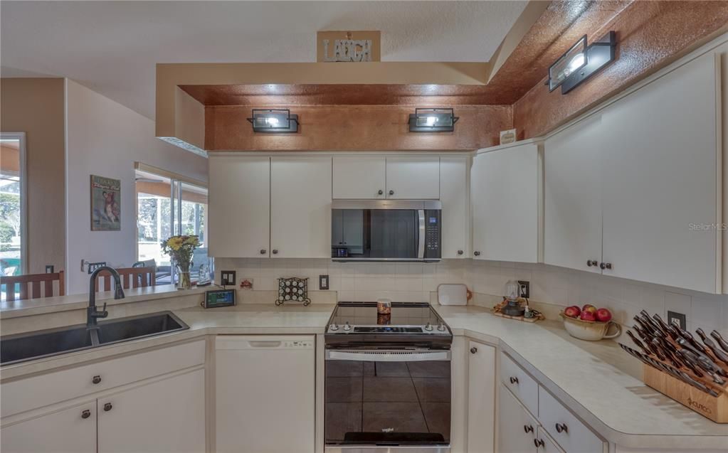 На продажу: $384,900 (3 спален, 2 ванн, 1892 Квадратных фут)