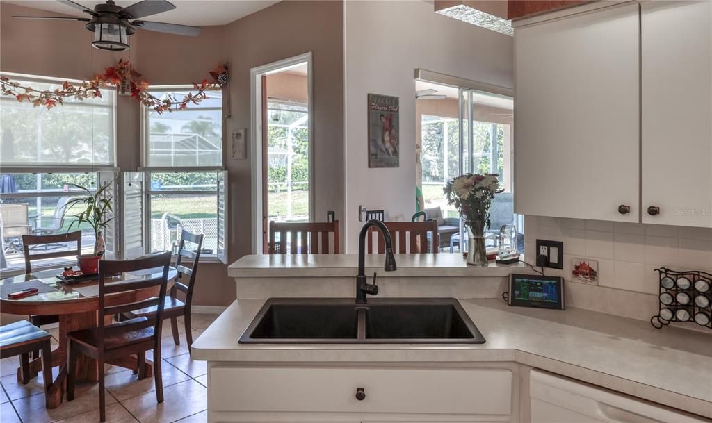 На продажу: $384,900 (3 спален, 2 ванн, 1892 Квадратных фут)