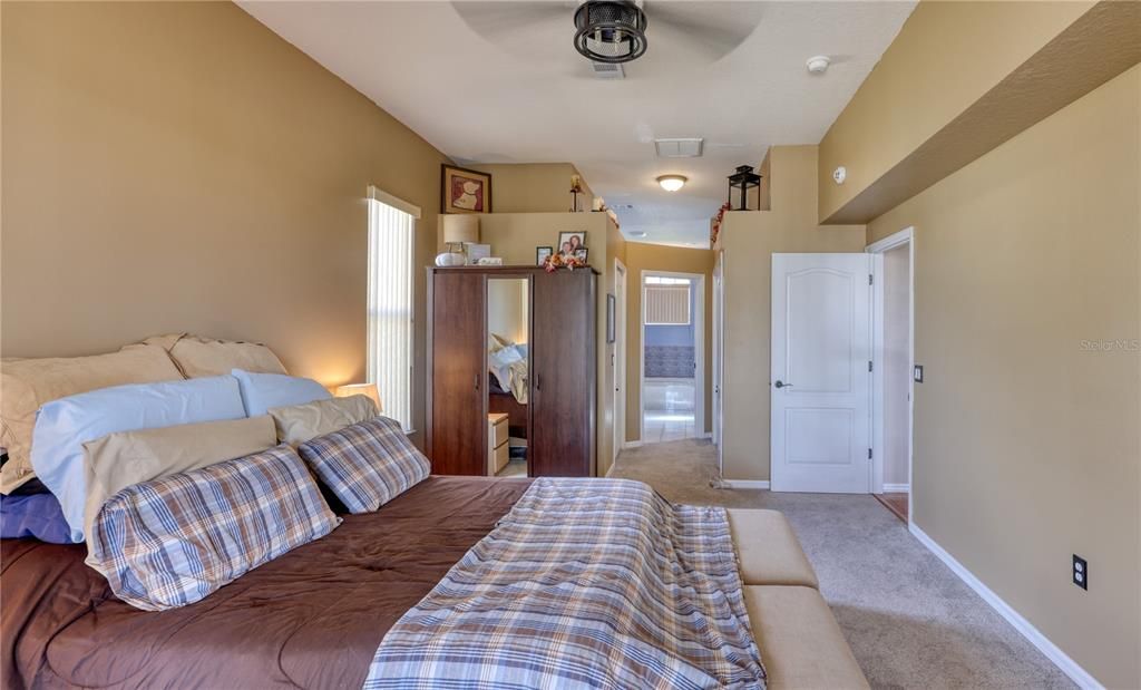 На продажу: $384,900 (3 спален, 2 ванн, 1892 Квадратных фут)