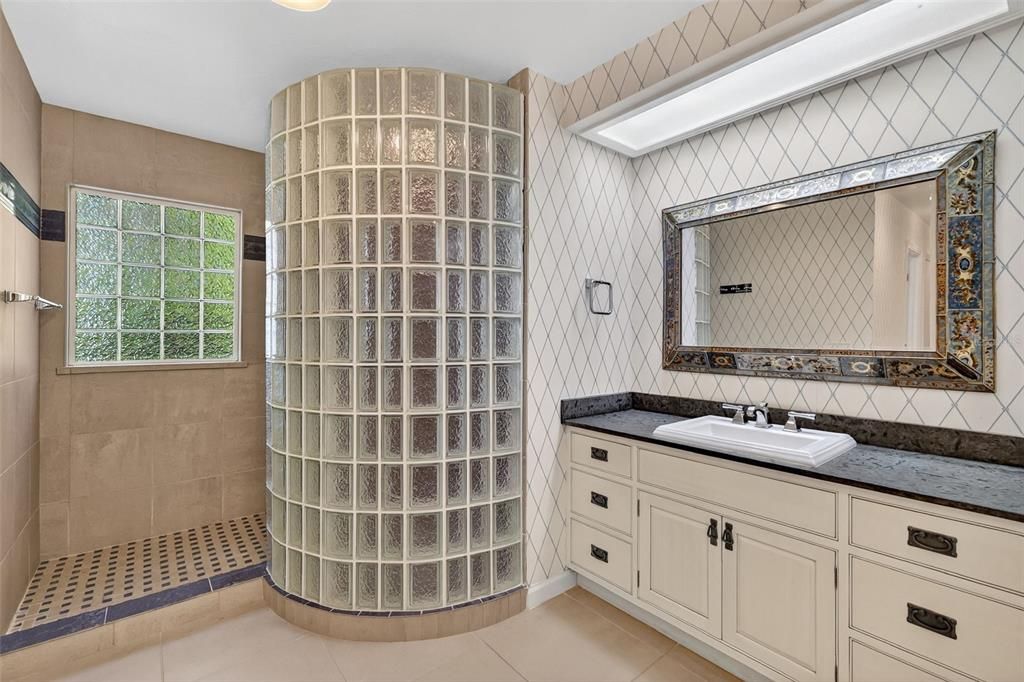 En Venta: $850,000 (4 camas, 4 baños, 3339 Pies cuadrados)