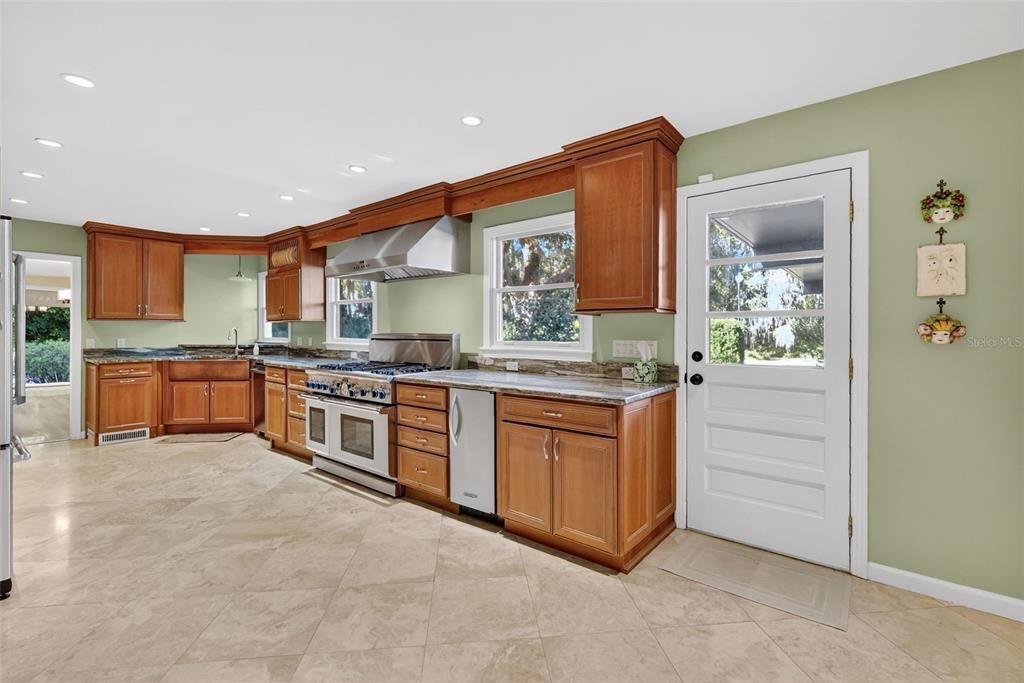 En Venta: $850,000 (4 camas, 4 baños, 3339 Pies cuadrados)