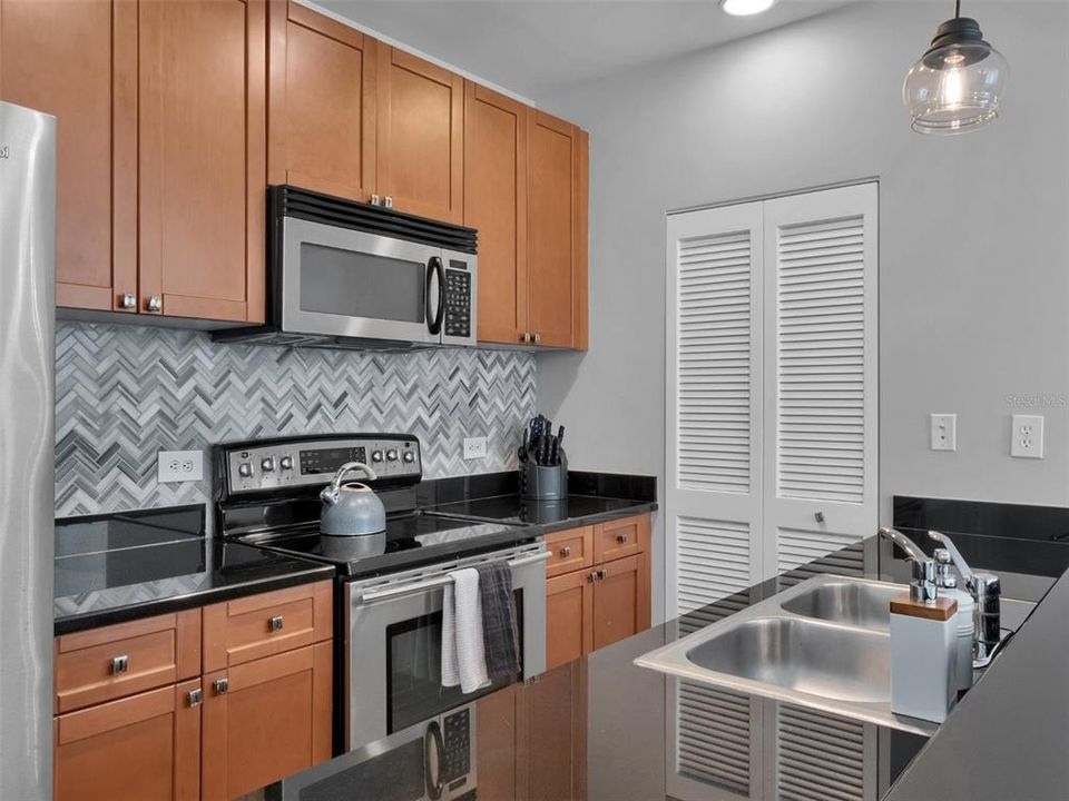 For Rent: $4,200 (2 beds, 2 baths, 1320 Square Feet)