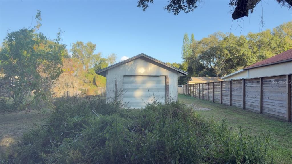 На продажу: $450,000 (0.17 acres)