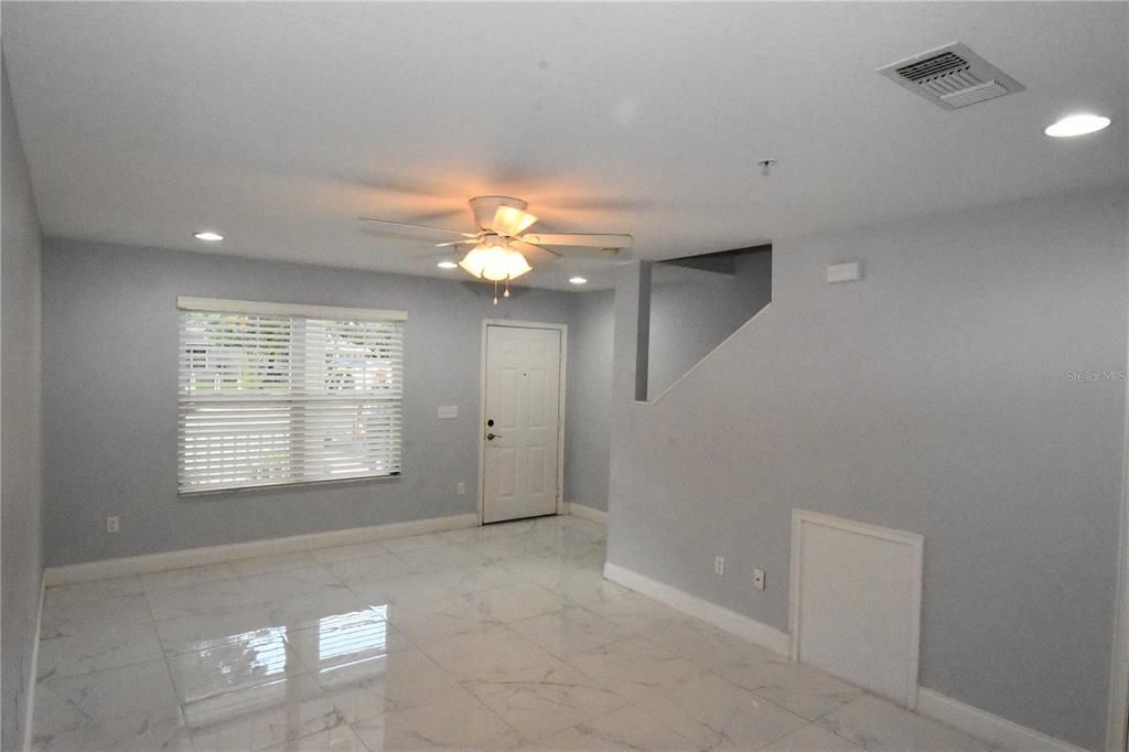 В аренду: $1,800 (2 спален, 2 ванн, 1120 Квадратных фут)