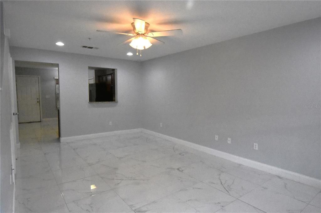 В аренду: $1,800 (2 спален, 2 ванн, 1120 Квадратных фут)