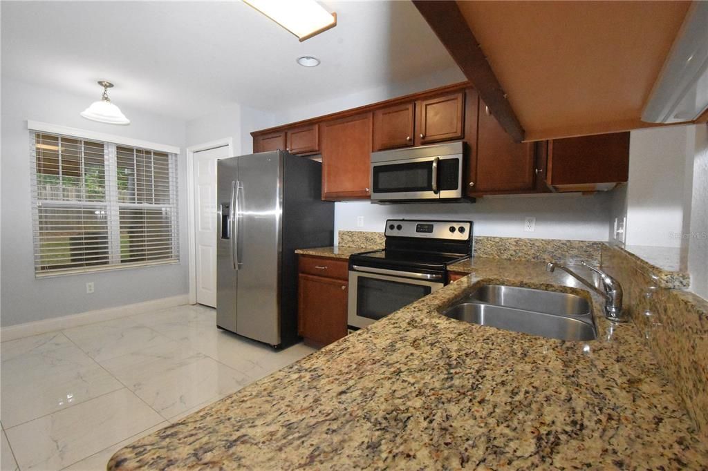 В аренду: $1,800 (2 спален, 2 ванн, 1120 Квадратных фут)