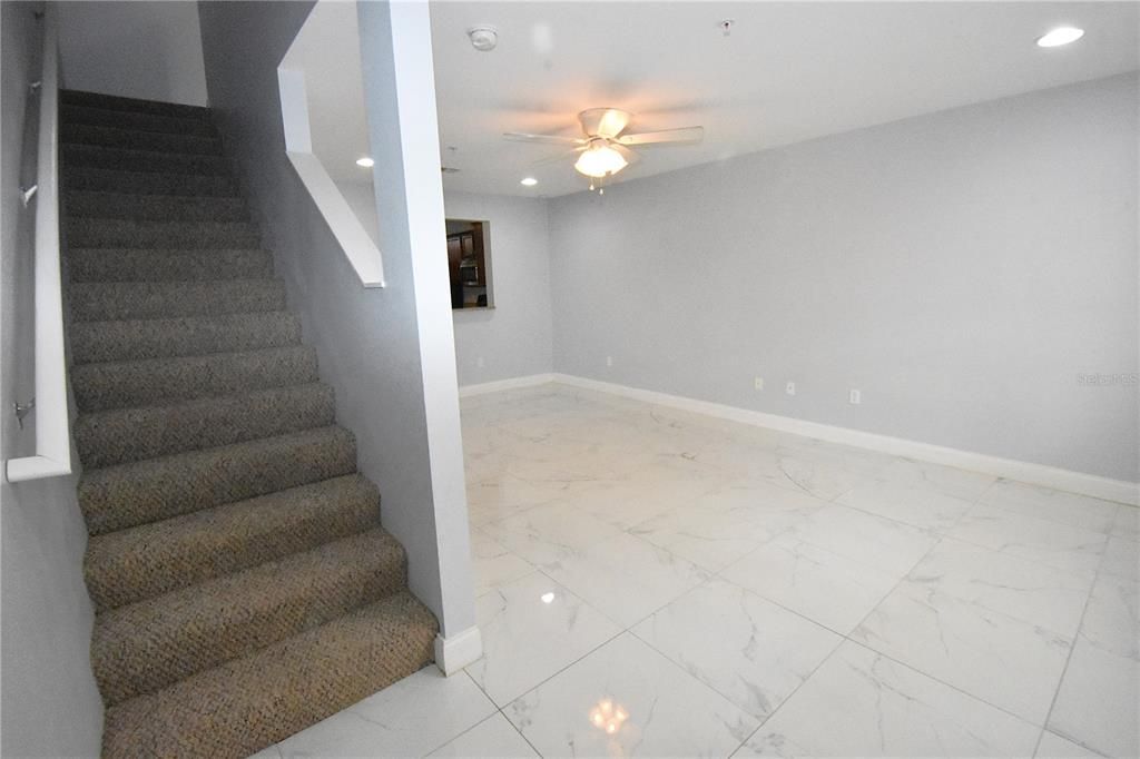 В аренду: $1,800 (2 спален, 2 ванн, 1120 Квадратных фут)