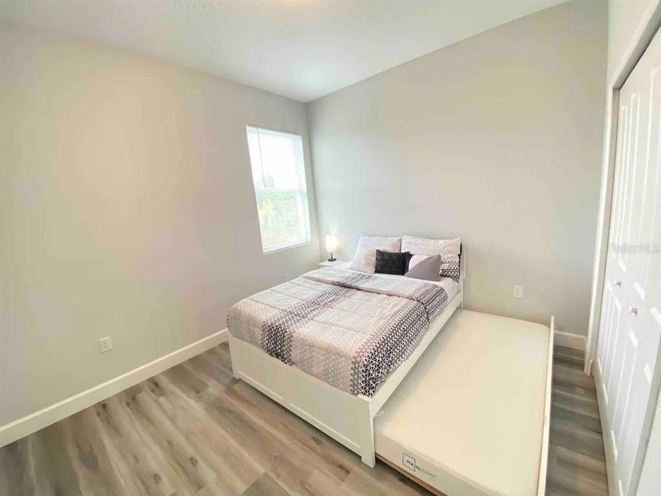 待售: $349,900 (4 贝兹, 2 浴室, 1937 平方英尺)