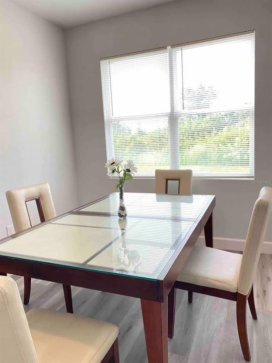 待售: $349,900 (4 贝兹, 2 浴室, 1937 平方英尺)