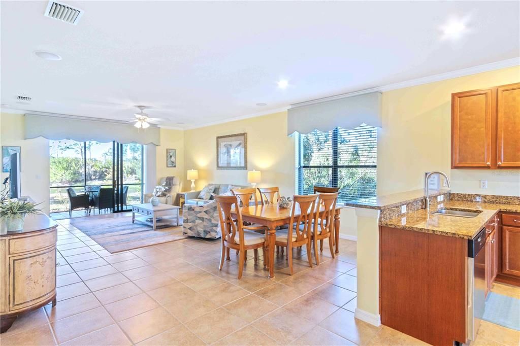 待售: $388,300 (2 贝兹, 2 浴室, 1710 平方英尺)