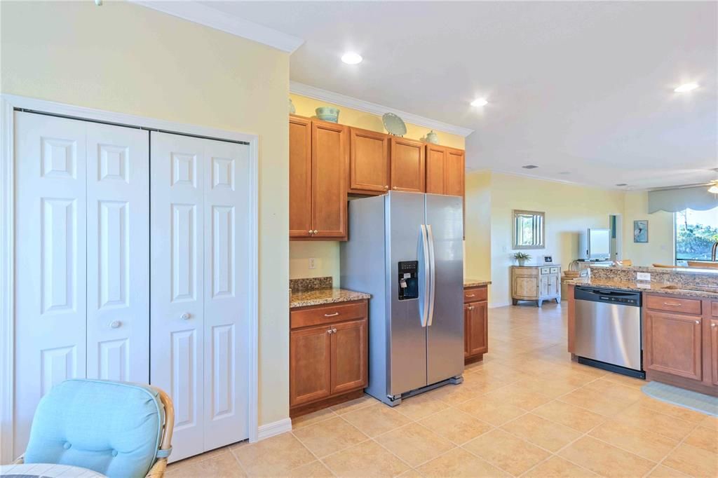 待售: $388,300 (2 贝兹, 2 浴室, 1710 平方英尺)