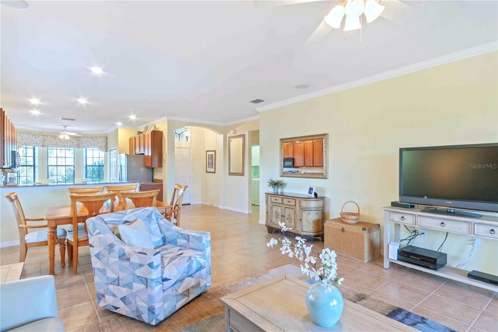 待售: $388,300 (2 贝兹, 2 浴室, 1710 平方英尺)