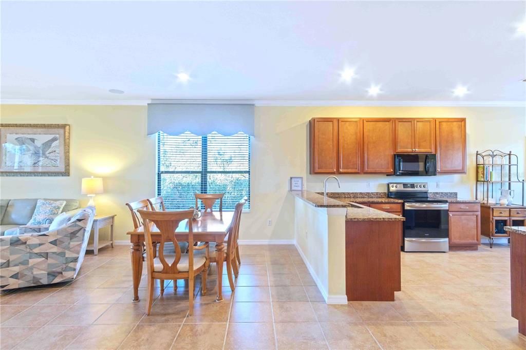 待售: $388,300 (2 贝兹, 2 浴室, 1710 平方英尺)