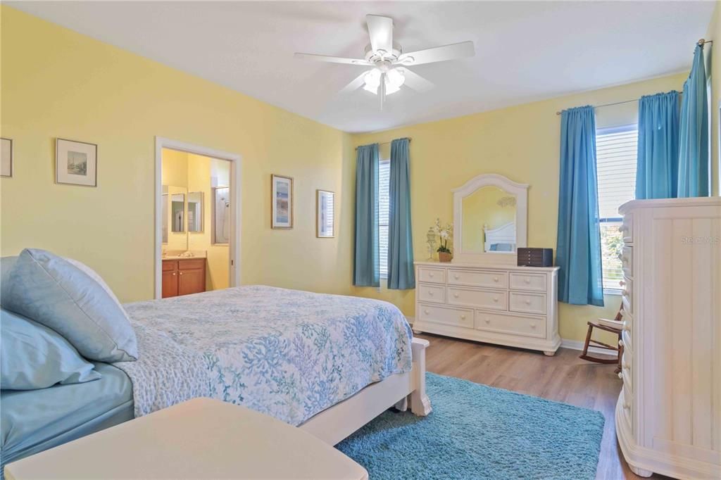 待售: $388,300 (2 贝兹, 2 浴室, 1710 平方英尺)