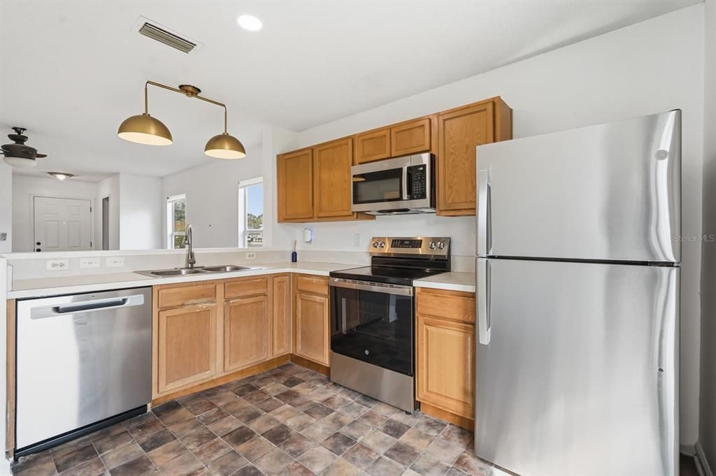 For Sale: $240,000 (2 beds, 2 baths, 991 Square Feet)